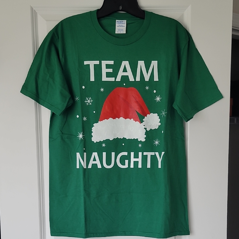 NWOT 🎅 Green Unisex Team Naughty' Christmas T-Shirt, Size M
